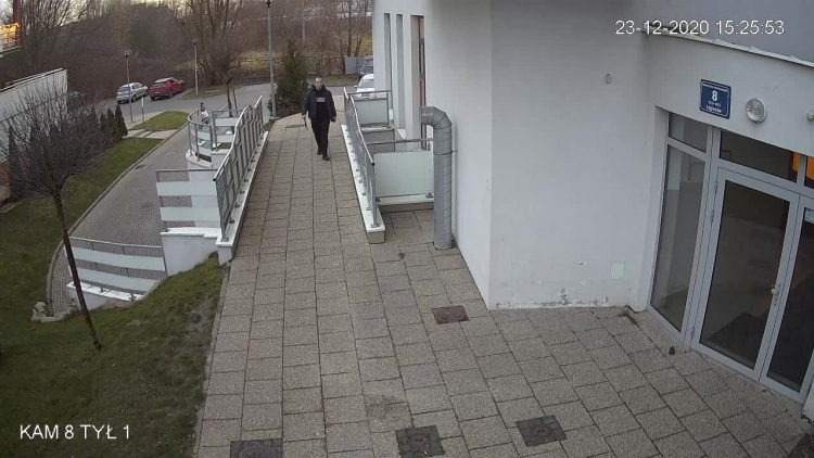 policja ustala tożsamość mężczyzny